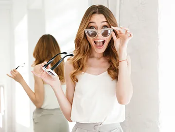 woman wearing hd sunglasses