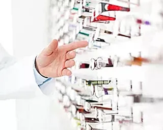 optician pointing at glasses